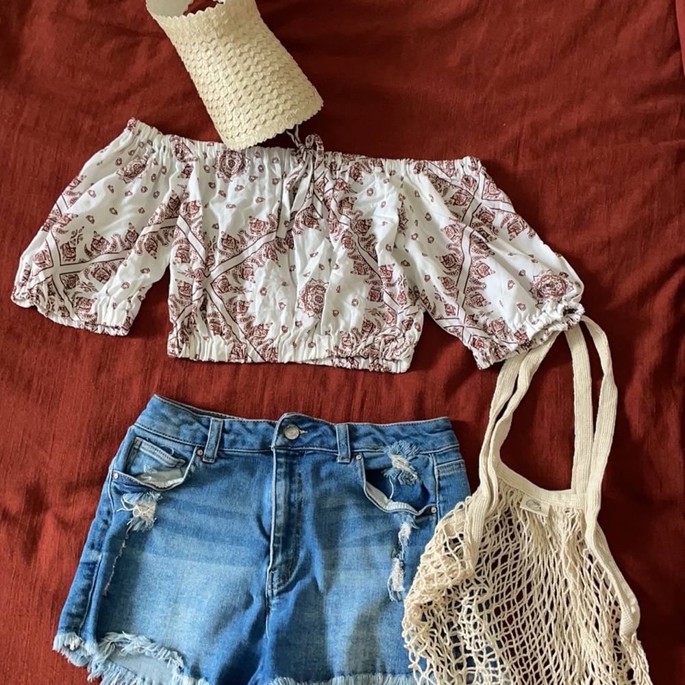 PERFECT FOR THE SUMMER -Cute bohemian style crop